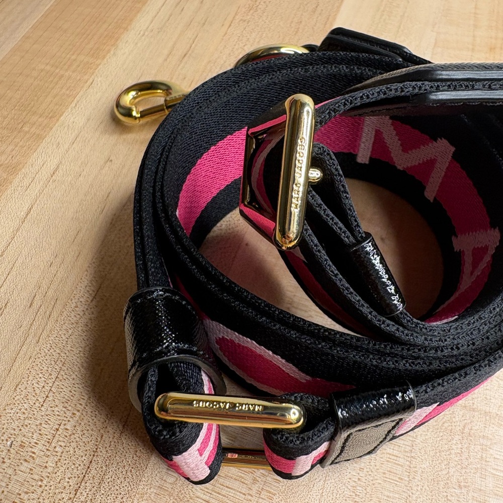 NWOT Marc Jacobs Black and Pink Logo Strap with Gold - Picture 6 of 6